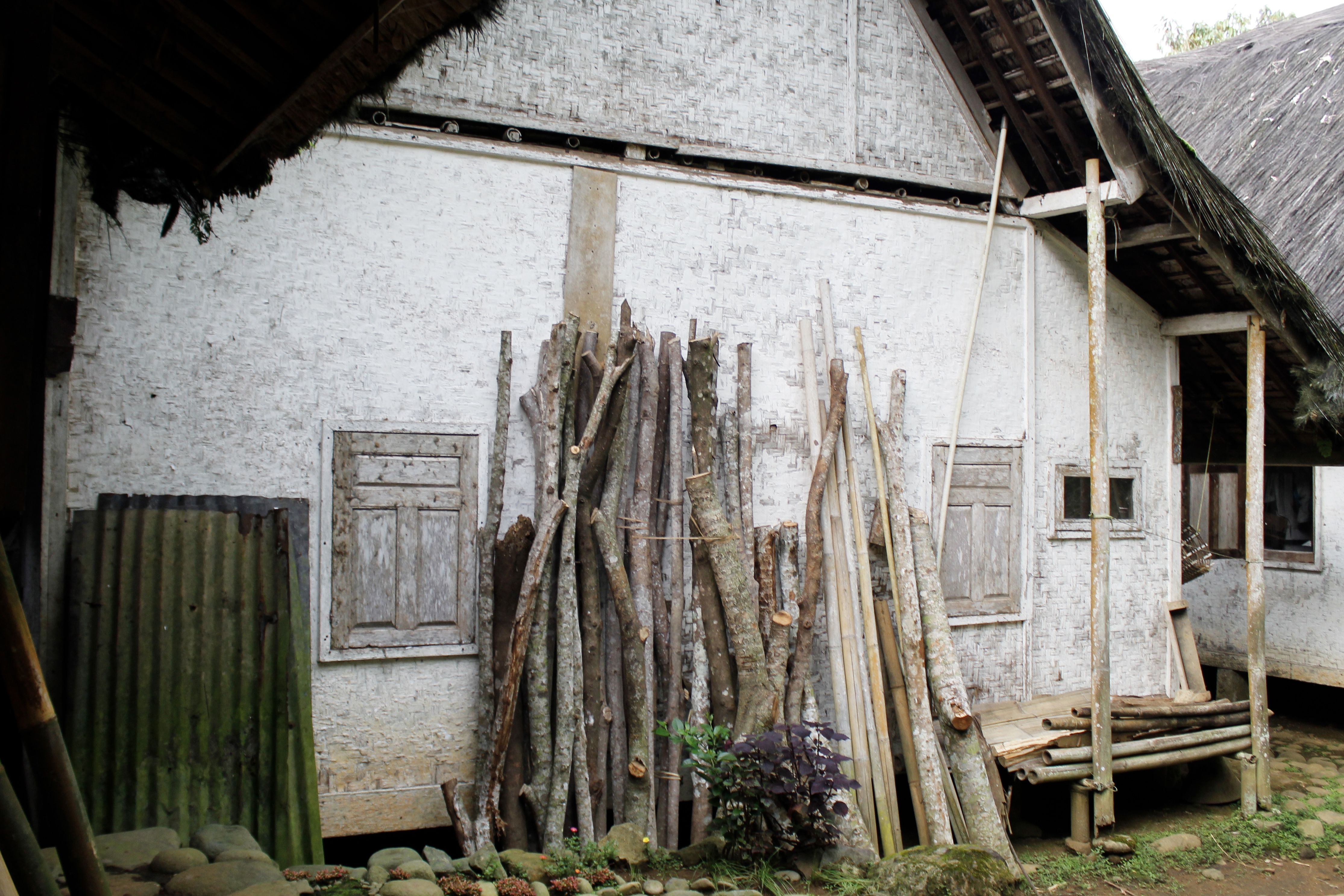 Kampung Naga — pemandangan desa tradisional